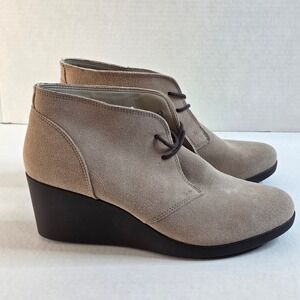 Crocs Leigh Suede Wedge Shootie Womens 9.5 Tan NWT Lace Up Desert Ankle Boots